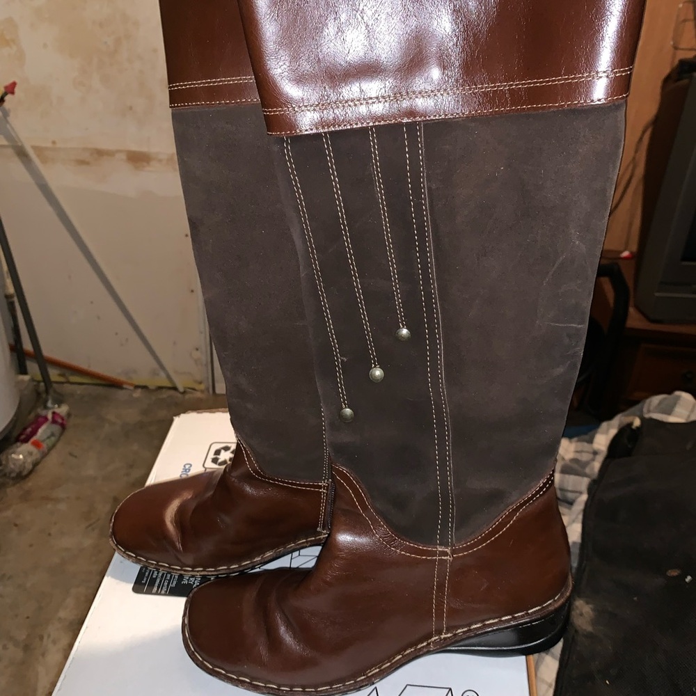 Boots - Picture 2 of 5
